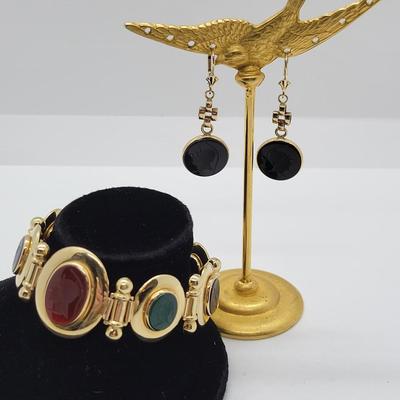LOT47: 38.3g tw Reversible 14K yellow gold multi colored gemstone/Black Onyx Intaglio bracelet with 14K Black Onyx Intaglio earrings