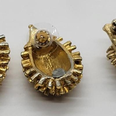 LOT67: Sarah Coventry gold tone porcupine pierced earrings & brooch/pendant + a silver tone Sarah Coventry adjustable ring