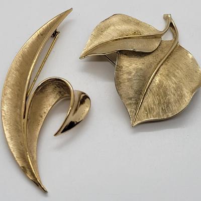 LOT73: Two Vintage Crown Trifari gold tone double leaf Brooches