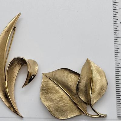 LOT73: Two Vintage Crown Trifari gold tone double leaf Brooches