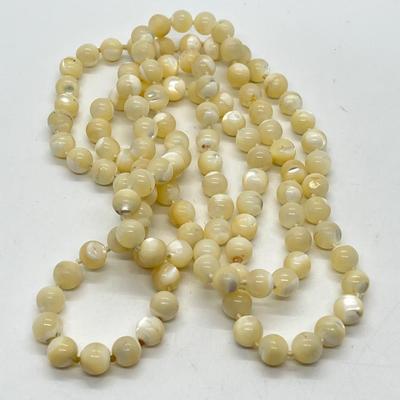 LOT 100: Vintage Mother of Pearl Bead Necklace 46