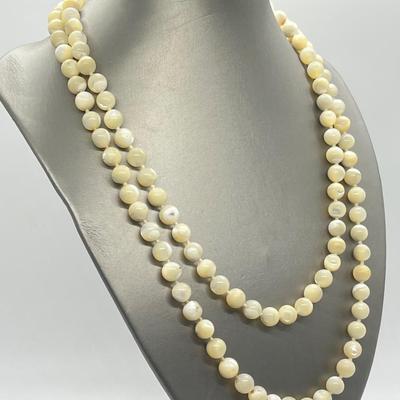 LOT 100: Vintage Mother of Pearl Bead Necklace 46