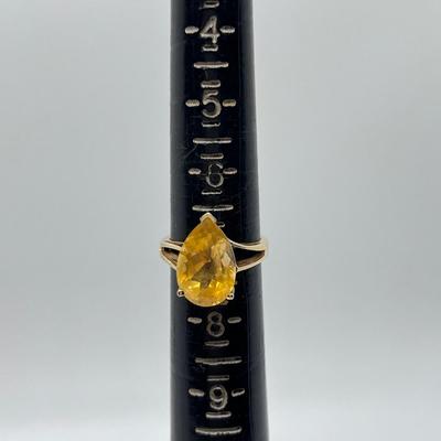 LOT 108: 10K Gold Pear Citrine Size 7 Ring - 3.67 gtw