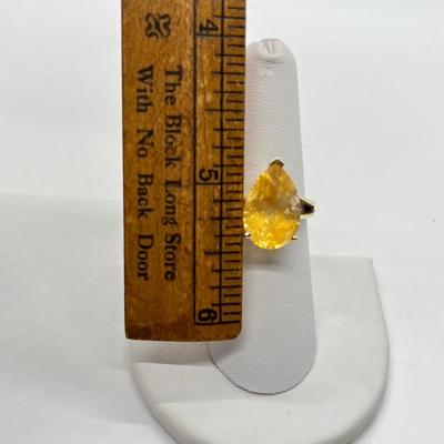 LOT 108: 10K Gold Pear Citrine Size 7 Ring - 3.67 gtw