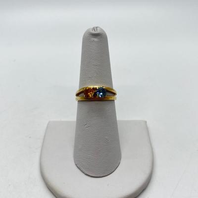 LOT 117: 10K Gold Citrine/Blue Stone Size 7 Ring - 3.1 gtw