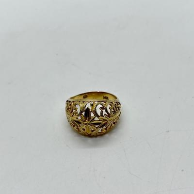 LOT 120: 14K Gold Marked  