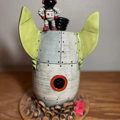 Brandbeorn pottery rocket & spaceman