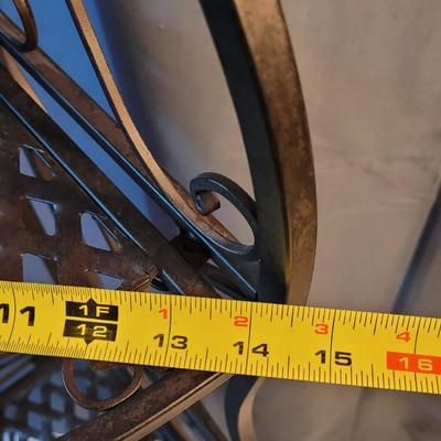 Lot 9: Metal Plant Stand or Shelf