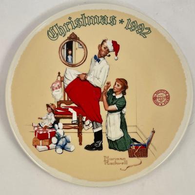 Norman Rockwell Christmas collector plate, 1992 â€œThe Christmas Surpriseâ€ Knowles limited edition