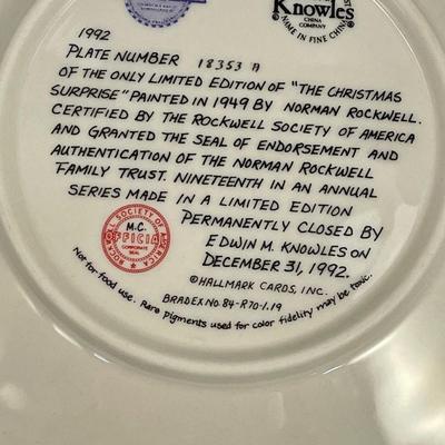 Norman Rockwell Christmas collector plate, 1992 â€œThe Christmas Surpriseâ€ Knowles limited edition