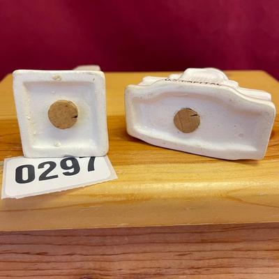 Washington salt and pepper shakers