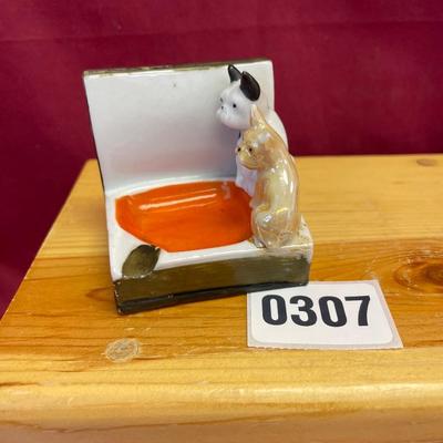 2 dog single ashtray