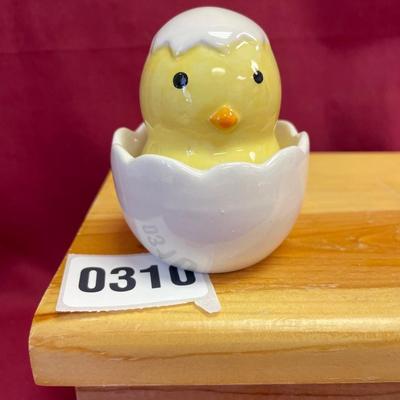 Chic and egg salt & pepper shakers