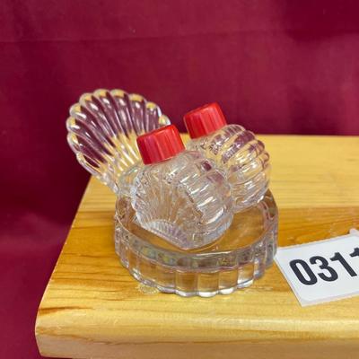1940â€™s retro mini glass seashell
