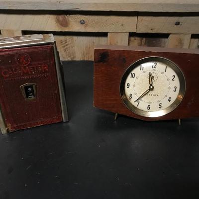 MID CENTURY CLOCK