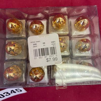 12 salt and pepper shakers
