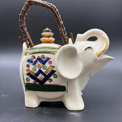 Vintage Ceramic Elephant Teapots with 4 Mugs *Read Details