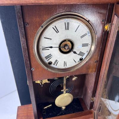 4 Vintage clocks and figurines