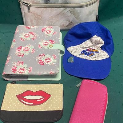 52 Organizer, pouches and KU Hat