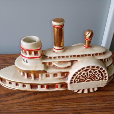 DELTA BELLE BEAM BOTTLE, ASHTRAYS AND A WOODEN CIGAR BOX