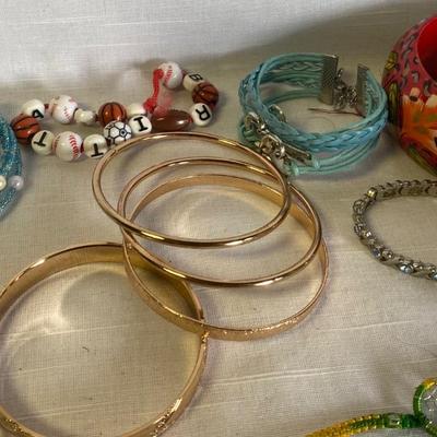 Braceletts