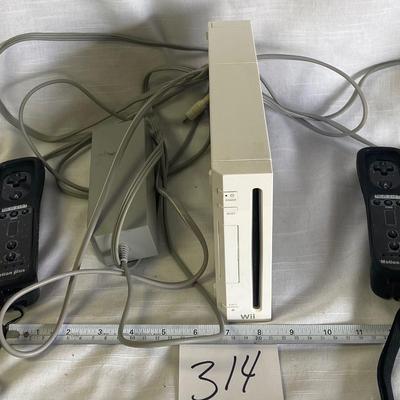 Wii Game Console with 2 Controllers