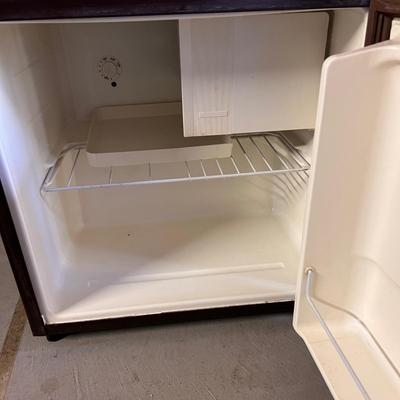 Mini-Fridge Refrigerator