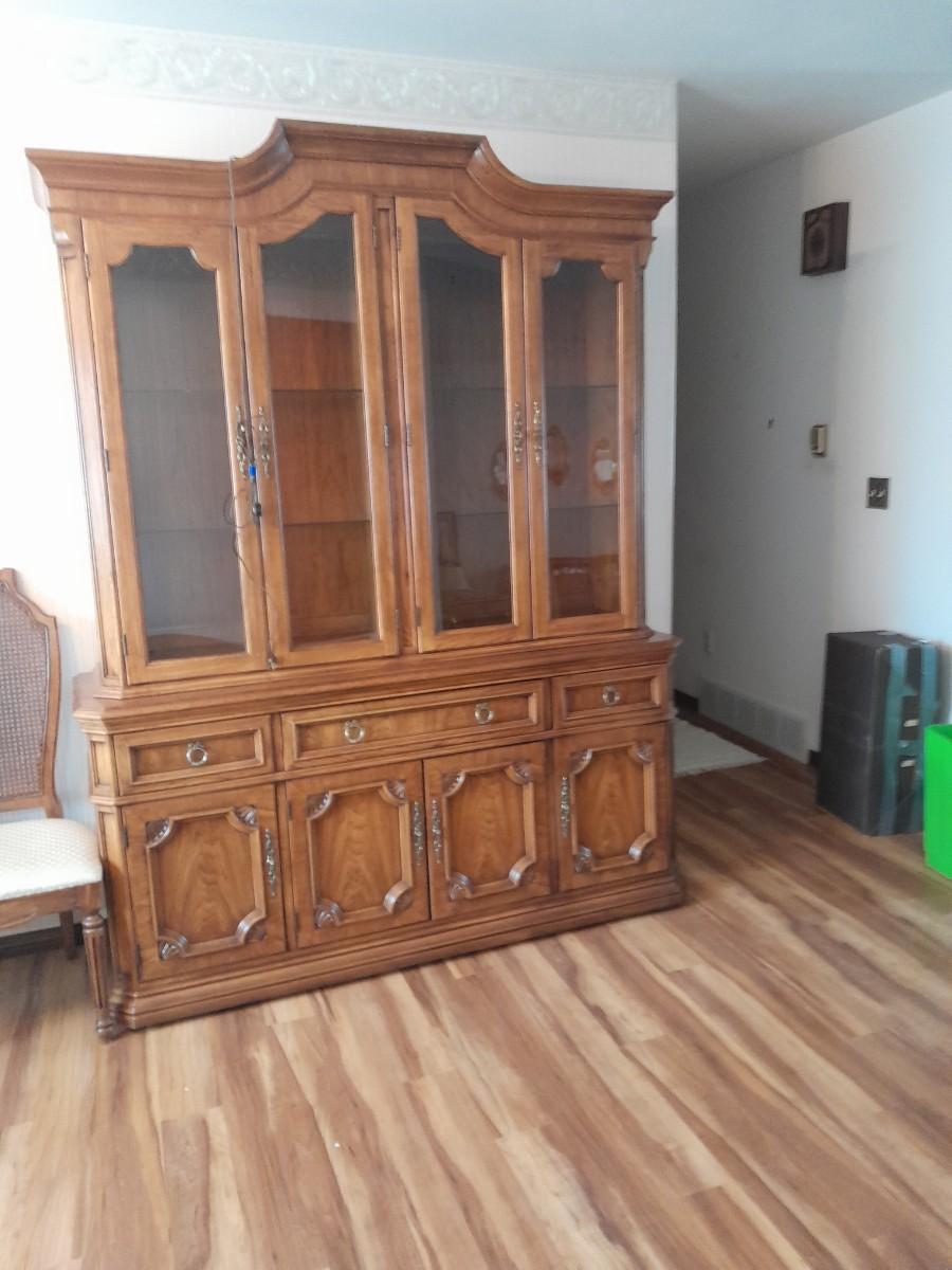 Beautiful Thomasville lighted 2piece China hutch with glass shelving