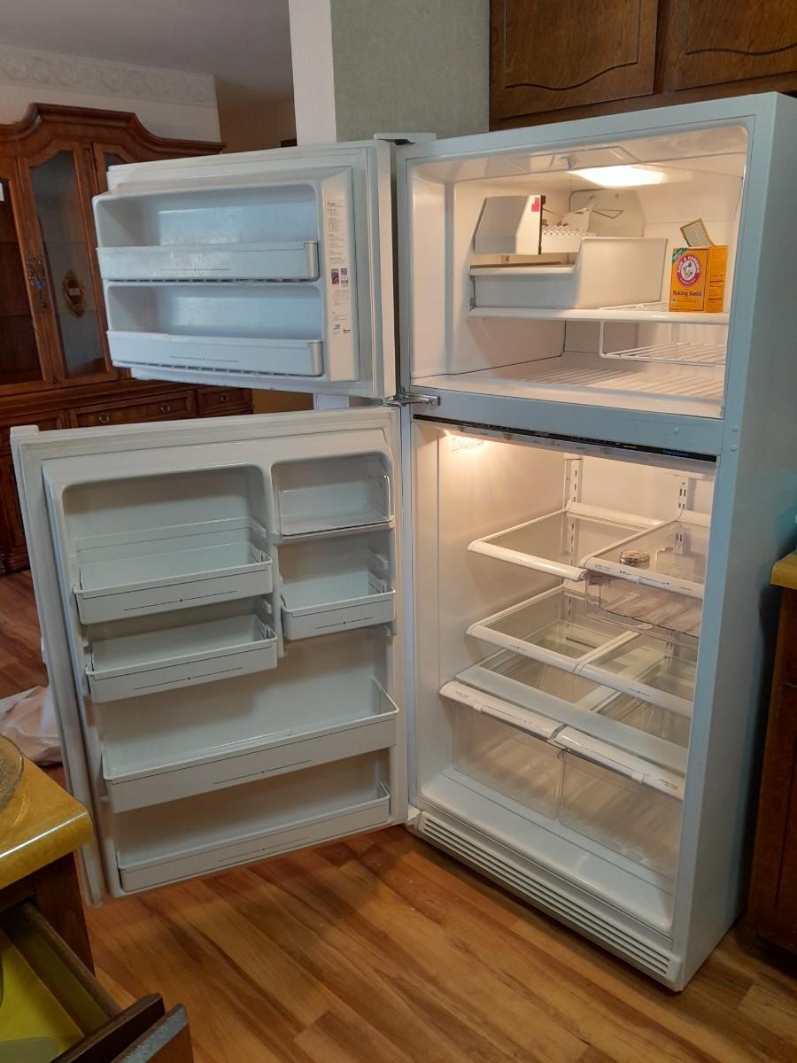 Working Amana Refrigerator / Freezer
