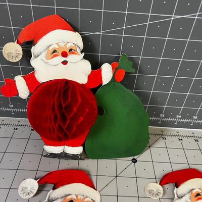 5 Christmas Santa Centerpiece Paper DÃ©cor. 