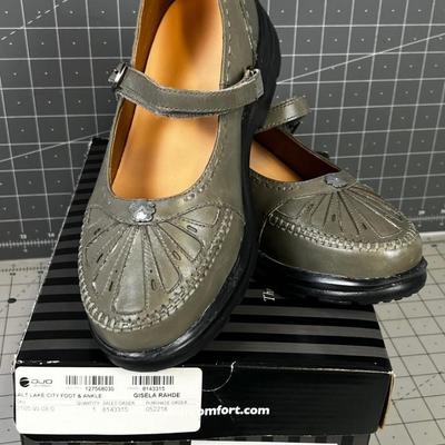 DR. COMFORT  Mary Janes NEW 8