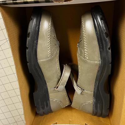 DR. COMFORT  Mary Janes NEW 8