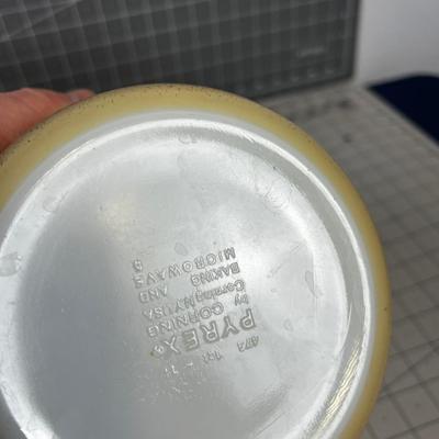 Pyrex Casserole Bowls with Lids Set (3) 