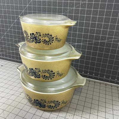 Pyrex Casserole Bowls with Lids Set (3) 