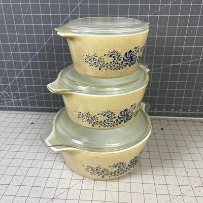 Pyrex Casserole Bowls with Lids Set (3) 