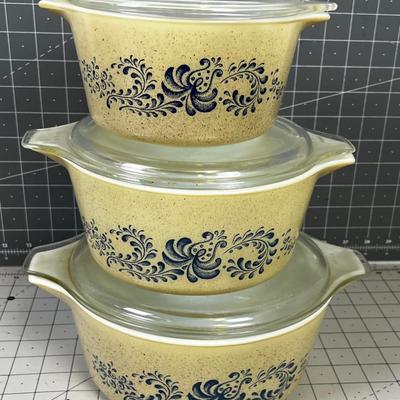 Pyrex Casserole Bowls with Lids Set (3) 