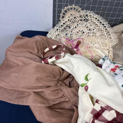 Linens Doilies Napkins 
