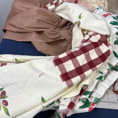 Linens Doilies Napkins 