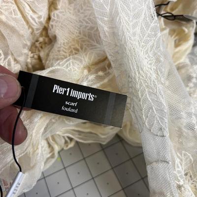 about 15 or 20 Scarfs NEW all the SAME