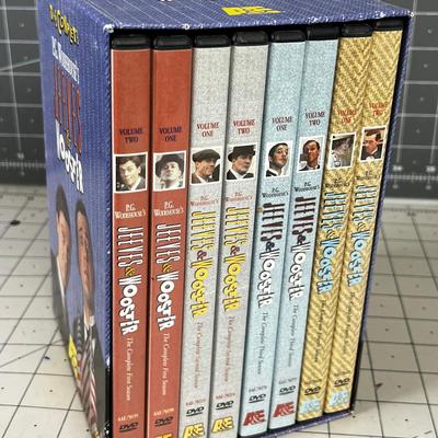 Like New Jeeves & Wooster A & E DVD Collection 