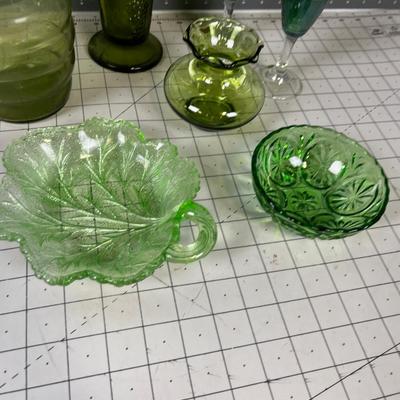 Mixed lot of GREEN GLASS 