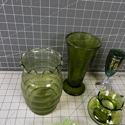 Mixed lot of GREEN GLASS 
