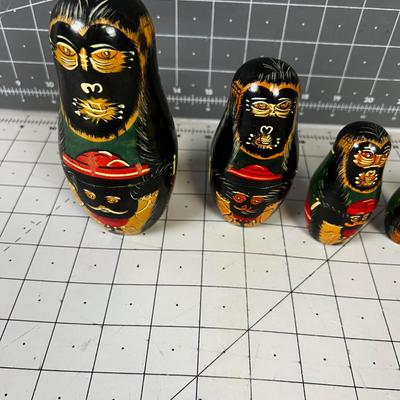 5 Gorilla Nesting Dolls 
