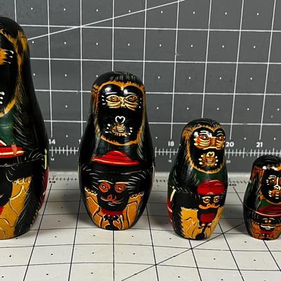 5 Gorilla Nesting Dolls 