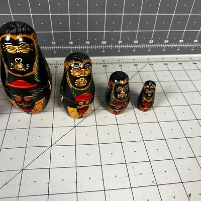 5 Gorilla Nesting Dolls 