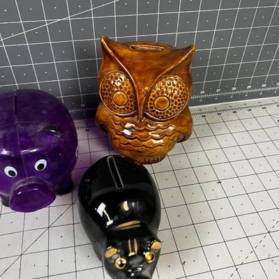 4 Banks, The Black one has coins 