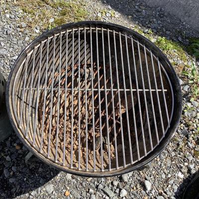 334 Weber Camping Grill & Outset Chimney Grill Starter
