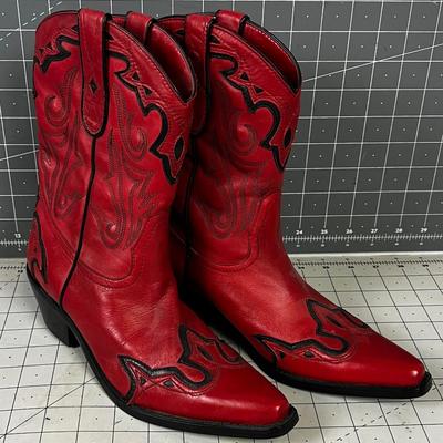 Size 6-1/2 RED Cold Water Creek Boots 