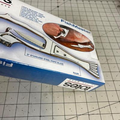 Fishmaster Scaler and a Knife NEW in the Package