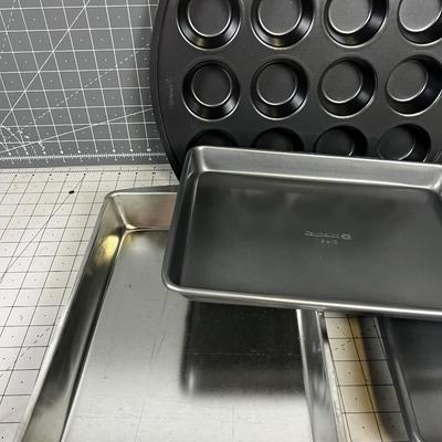 NEW Muffin Tin and Baking Pans 